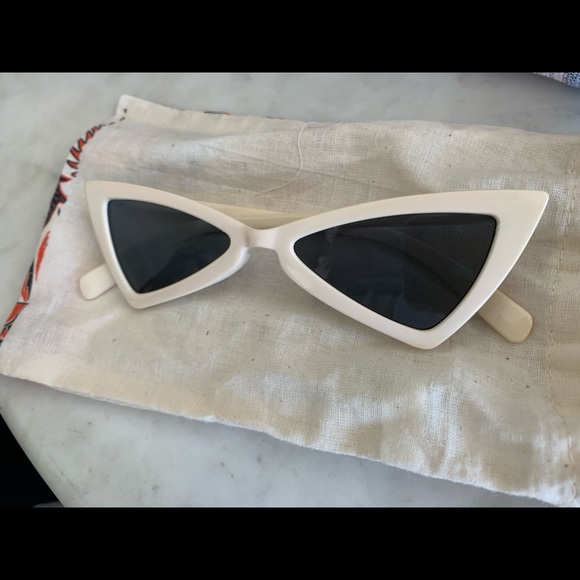 ❌SOLD❌ Sunglasses - Picture 2 of 3